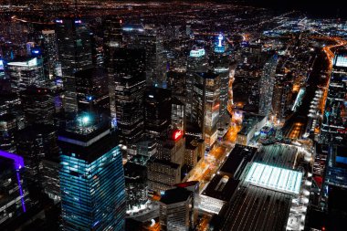 Neon ışığı şehir manzarası. Çekim Konumu: Toronto
