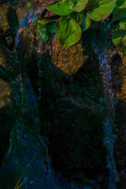 Kaya ve su akar. Atış yeri: Tayvan, Taipei