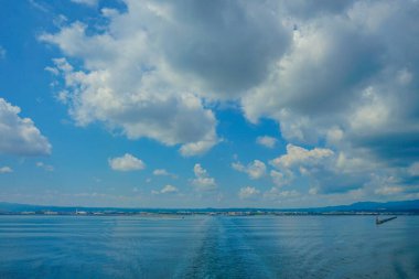 Mavi gökyüzü ve deniz manzarası. Çekim Konumu: Aomori