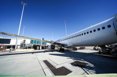 Yolcu uçağı park halinde. Çekim Konumu: Melbourne