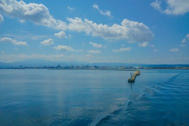 Şehir kıyısı ve temiz su (Aomori). Çekim Konumu: Aomori