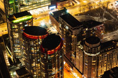 Gökdelenlerin gece manzarası. Çekim Konumu: Toronto