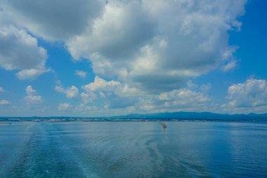 Mavi Deniz ve Uç Deniz Feneri (Aomori). Çekim Konumu: Aomori