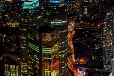 Neon parlayan şehir yolu. Çekim Konumu: Toronto