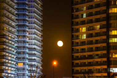 Moonlight İnşaat Grubu. Çekim yeri: Nishi -ku, Yokohama