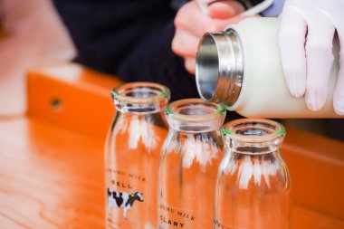 Soğuk sütün nasıl döküleceğini. Çekim Konumu: Tomamu