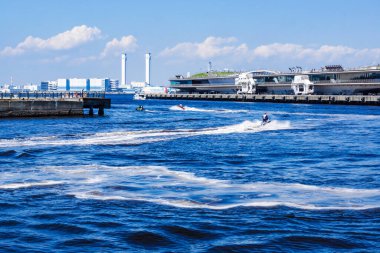 Su bisikleti hareketi. Çekim yeri: Naka Ward, Yokohama Şehri