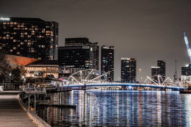 Geceleri Riverside 'da (Melbourne). Çekim Konumu: Melbourne