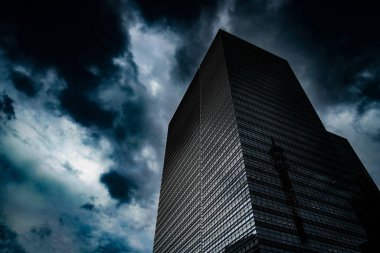 Şehirdeki Kumoma Binası. Çekim Konumu: Chiyoda Koğuşu, Tokyo