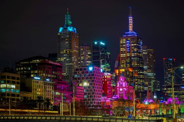 Şehir gecesinin mavi tonları (Melbourne). Çekim Konumu: Melbourne