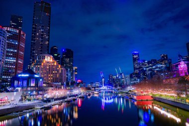Neon gece görüşü. Çekim Konumu: Melbourne