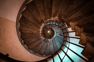 Sarmal merdiven ve ışık. Çekim Konumu: İngiltere, Londra