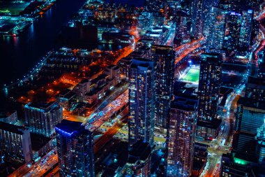 Şehir gece manzarası ve parlayan yıldızlar. Çekim Konumu: Toronto