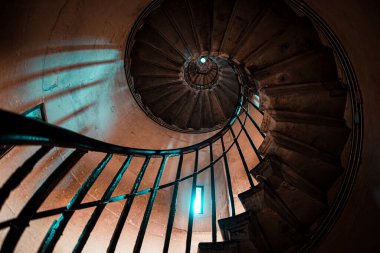 Havalı spiral merdiven tonları. Çekim Konumu: İngiltere, Londra