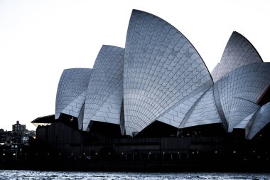 Sydney Opera Binası Alacakaranlık. Çekim yeri: Sydney, Avustralya