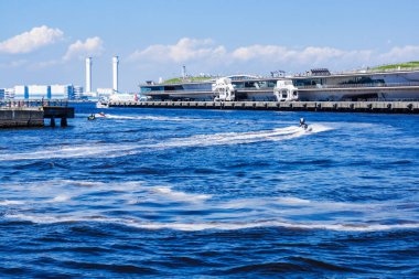 Su bisikleti hareketi. Çekim yeri: Naka Ward, Yokohama Şehri