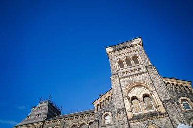 Toronto Üniversitesi 'nin büyük kulesi. Çekim Konumu: Toronto