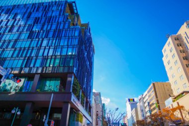 Hakata istasyonunun önündeki caddede. Atış Konumu: Fukuoka Bölgesi