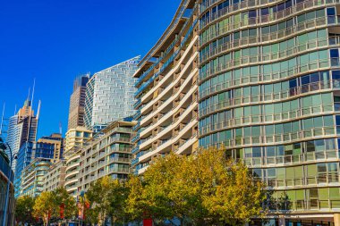 kıvrımlı modern mimari bina. Çekim yeri: Sydney, Avustralya