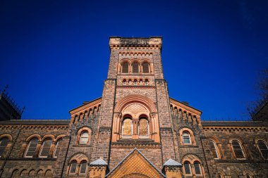 Toronto Üniversitesi 'nin merkez kulesi. Çekim Konumu: Toronto