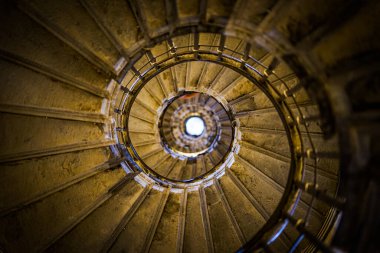 spiral merdiven perspektifi. Çekim Konumu: İngiltere, Londra