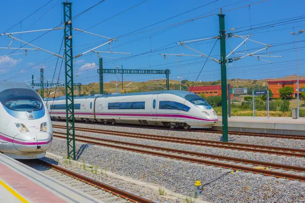 Tren kalkıyor (Figueres). Çekim Konumu: İspanya, Barselona