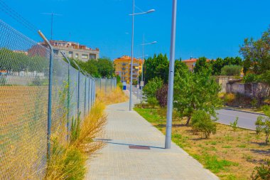 İstasyonun önündeki patika. Çekim Konumu: İspanya, Barselona