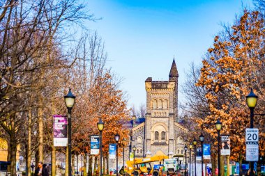 Toronto Üniversitesi ana binası. Çekim Konumu: Toronto