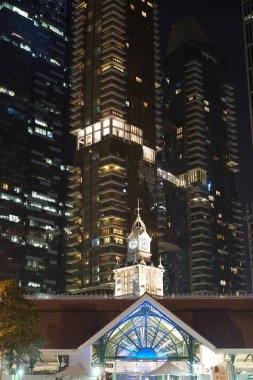 Singapur 'un gece manzarası. Çekim Konumu: Singapur