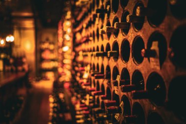 Şarap mahzeni rafları. Çekim Konumu: Toronto