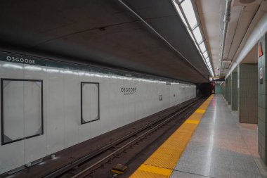 Osgoode İstasyonu platformu. Çekim Konumu: Toronto