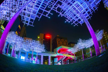Geceleri fantastik bir tesis. Çekim yeri: Shibuya Ward, Tokyo