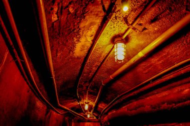 Paslı borular ve alt geçit. Çekim Konumu: Toronto