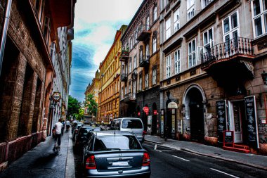 Güzel Avrupa sokak köşesi. Çekim yeri: Macaristan, Budapeşte