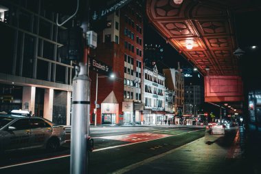 Geceleri sessiz bir cadde. Çekim yeri: Sydney, Avustralya