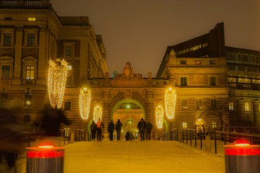 Tarihi binalar ve köprüler aydınlatıldı. Çekim yeri: İsveç, Stockholm
