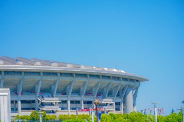 Stadyum tarafı ve mavi gökyüzü. Çekim yeri: Kohoku Ward, Yokohama Şehri