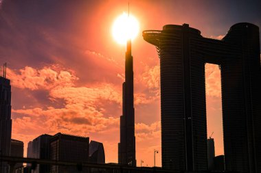 Güneş batarken Burj Halife. Çekim Konumu: Dubai