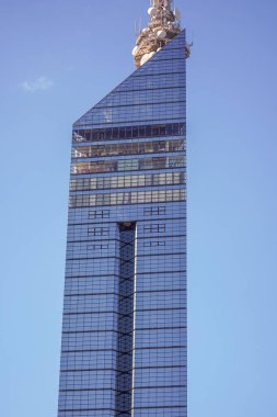 Fukuoka Kulesi 'nin önünde. Atış Konumu: Fukuoka Bölgesi