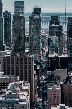 Cityscape ve Montreal Köprüsü. Çekim yeri: Montreal, Kanada