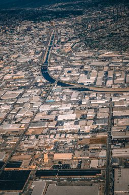 Los Angeles 'taki lojistik merkezi. Çekim yeri: Los Angeles