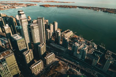 Toronto gökdelenleri ve göl kenarları. Çekim Konumu: Toronto