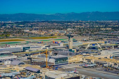 Pist ve Los Angeles Havaalanı Terminali. Çekim yeri: Los Angeles