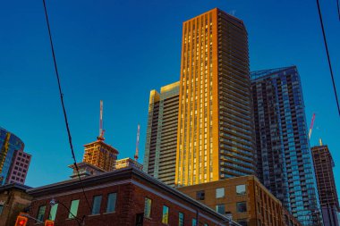 Tuğla ve modern mimari. Çekim Konumu: Toronto