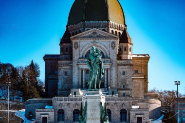 St. Josephs Katedrali cephesi. Çekim yeri: Montreal, Kanada