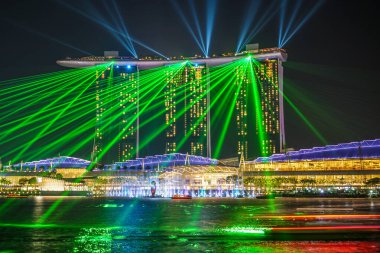 Marina Bay Sands gece görüşü. Çekim Konumu: Singapur