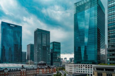 Tokyo istasyonu ve bulutlu gökyüzü. Çekim yeri: Chiyoda Ward, Tokyo