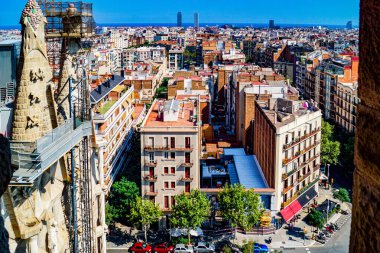 Deniz mi? ... ve şehir manzarası. Çekim Konumu: İspanya, Barselona