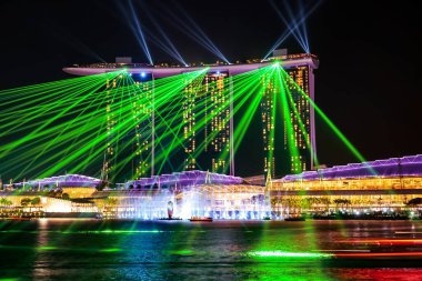 Marina Bay Sands gece görüşü. Çekim Konumu: Singapur