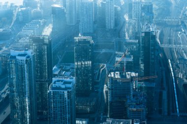 Şehrin gece manzarası yapım aşamasında. Çekim Konumu: Toronto